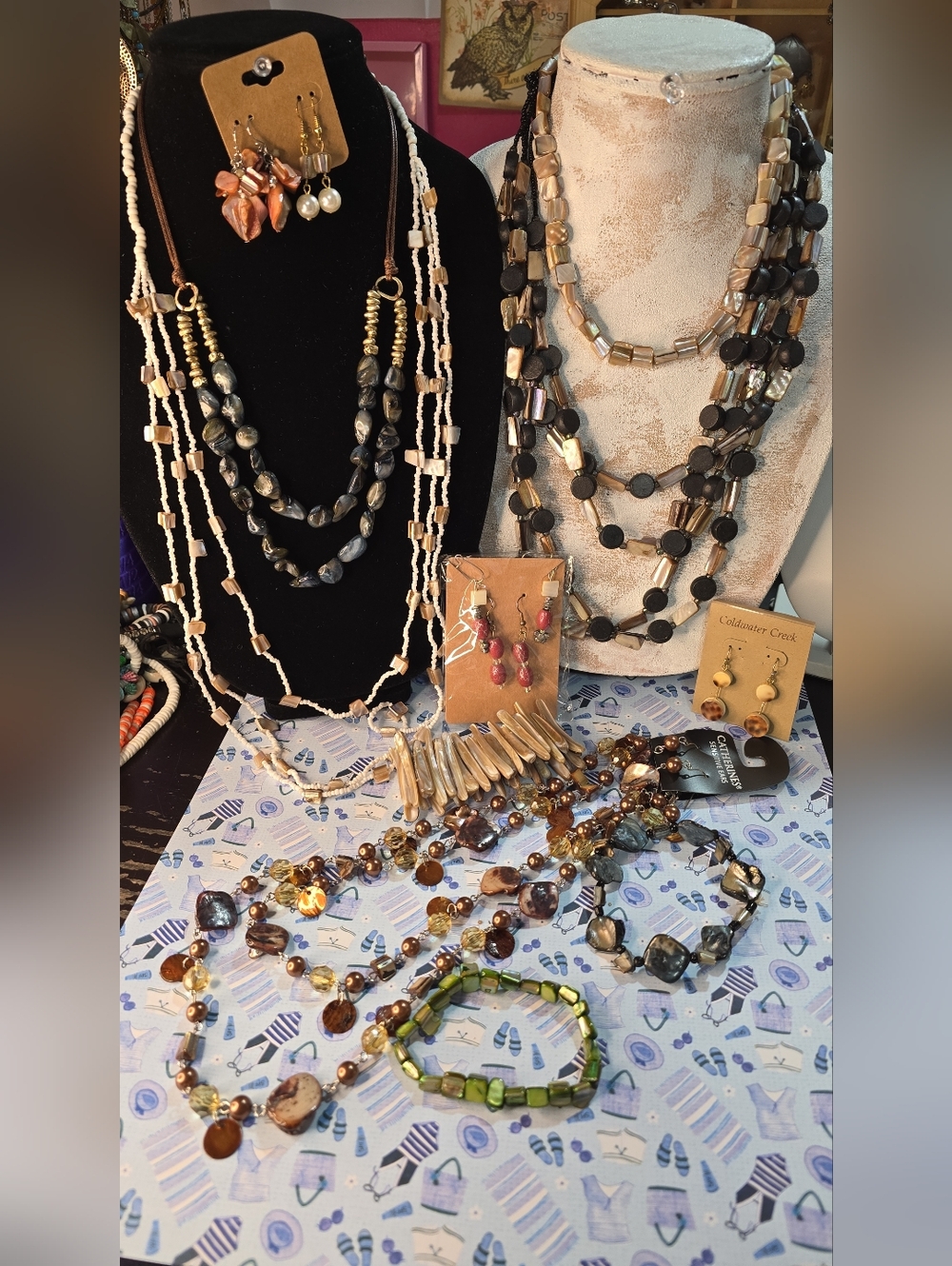 Seashell jewelry bundle 5 necklaces 3 strerch bracelets 6 earringswhile tan